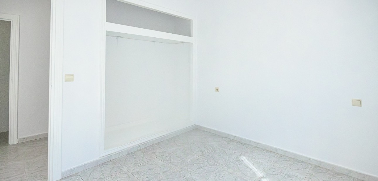 Sale - House -
San Miguel de Salinas