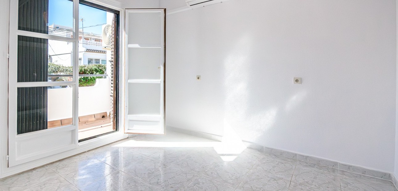 Sale - House -
San Miguel de Salinas