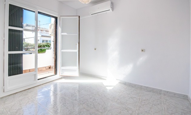 Sale - House -
San Miguel de Salinas