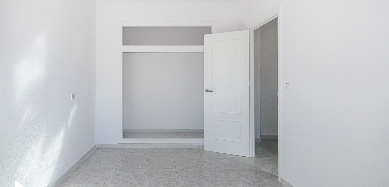 Sale - House -
San Miguel de Salinas