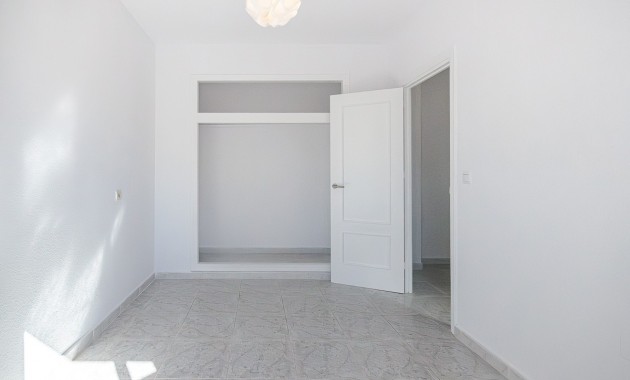 Sale - House -
San Miguel de Salinas