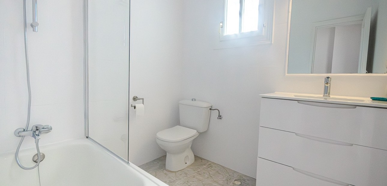 Sale - House -
San Miguel de Salinas