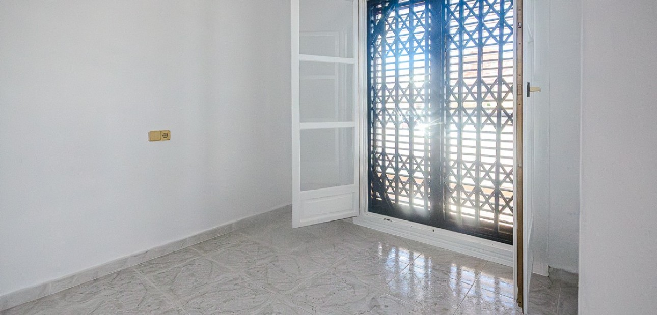 Sale - House -
San Miguel de Salinas