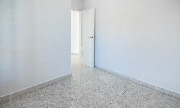 Sale - House -
San Miguel de Salinas