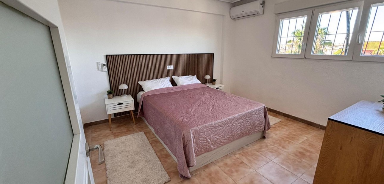 Sale - Apartment / flat -
Orihuela Costa - Rocio del Mar