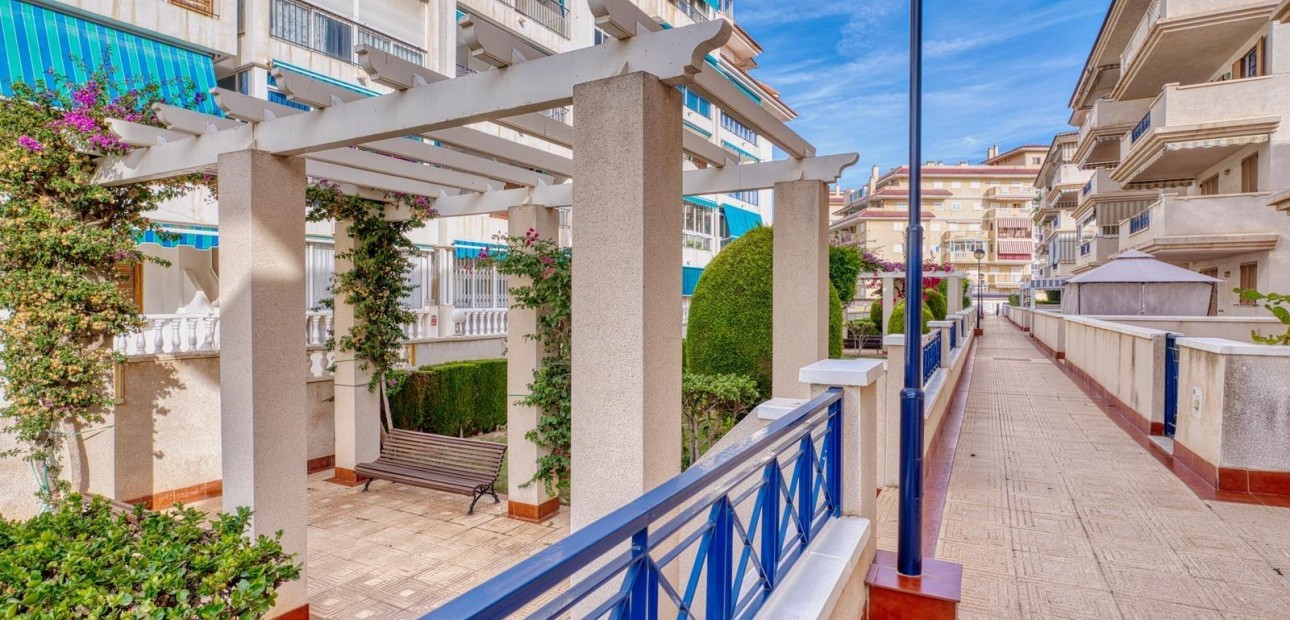 Sale - Apartment / flat -
Torrevieja - Los Europeos