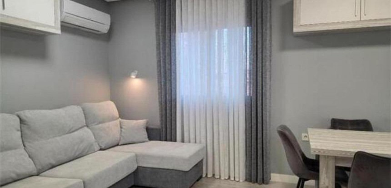 Herverkoop - Appartement / flat -
Torrevieja - Playa del cura