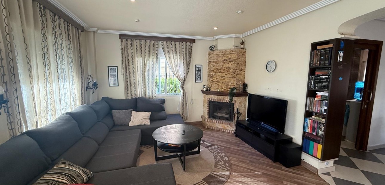 Sale - Villa -
Orihuela Costa - La Florida