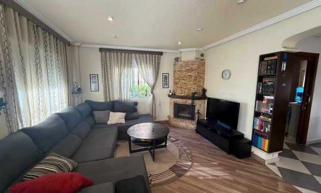 Sale - Villa -
Orihuela Costa - La Florida