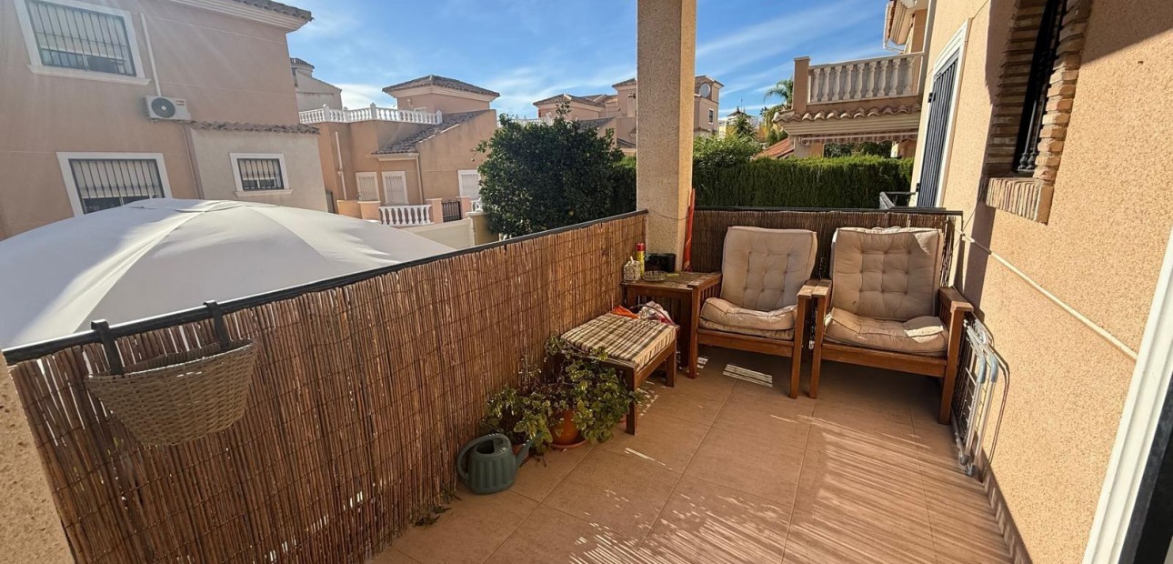 Sale - Villa -
Orihuela Costa - La Florida