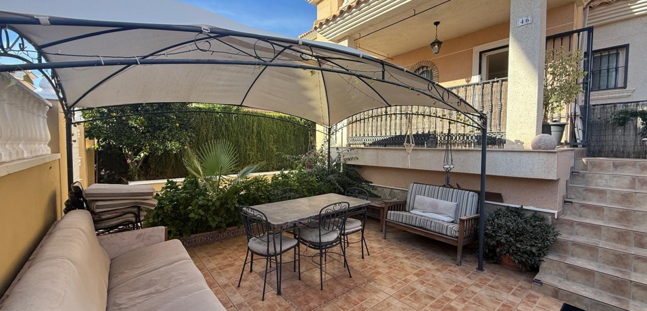 Sale - Villa -
Orihuela Costa - La Florida