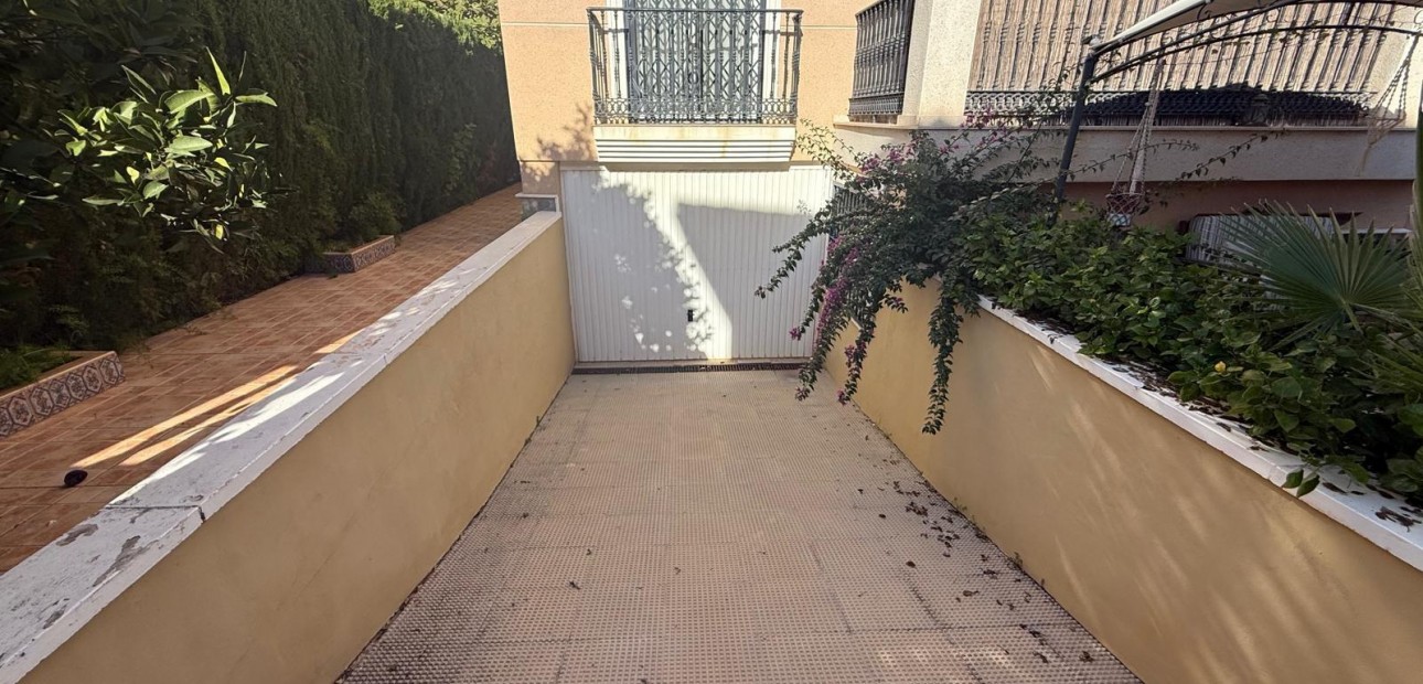 Sale - Villa -
Orihuela Costa - La Florida