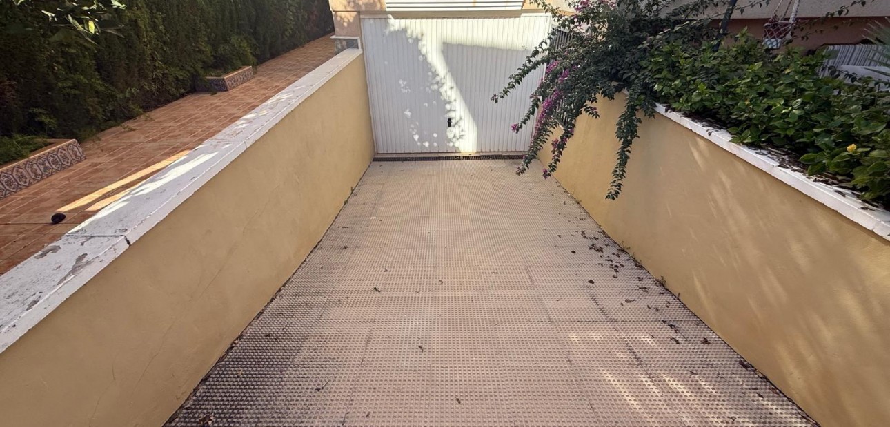 Sale - Villa -
Orihuela Costa - La Florida