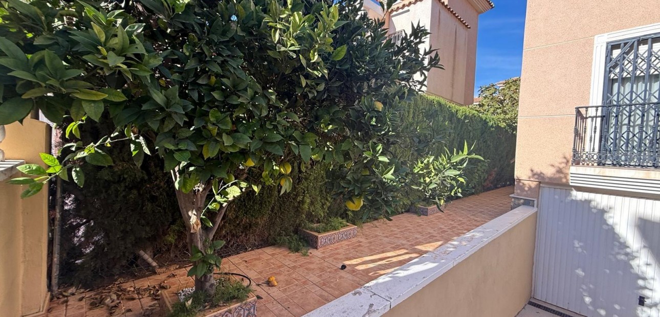 Sale - Villa -
Orihuela Costa - La Florida