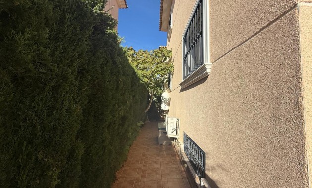 Sale - Villa -
Orihuela Costa - La Florida