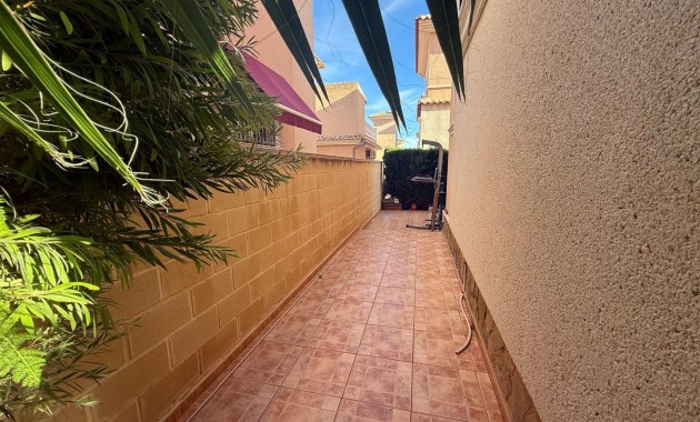 Sale - Villa -
Orihuela Costa - La Florida