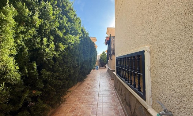 Sale - Villa -
Orihuela Costa - La Florida