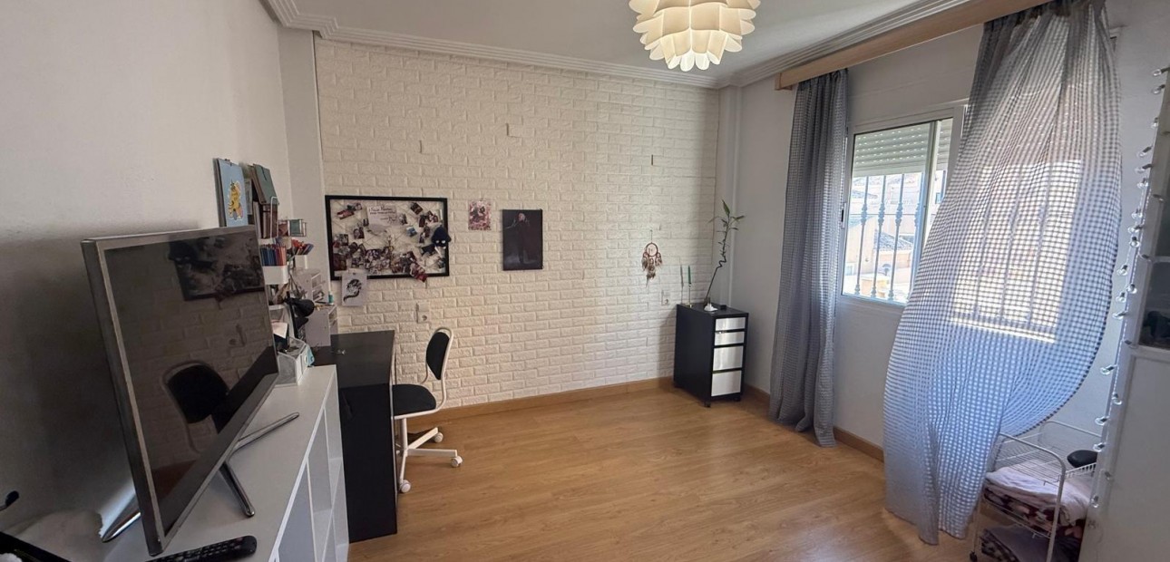 Sale - Villa -
Orihuela Costa - La Florida