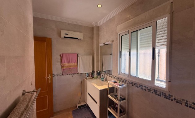 Sale - Villa -
Orihuela Costa - La Florida