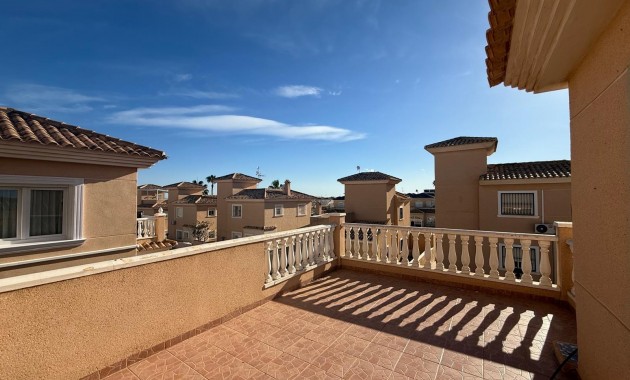 Sale - Villa -
Orihuela Costa - La Florida