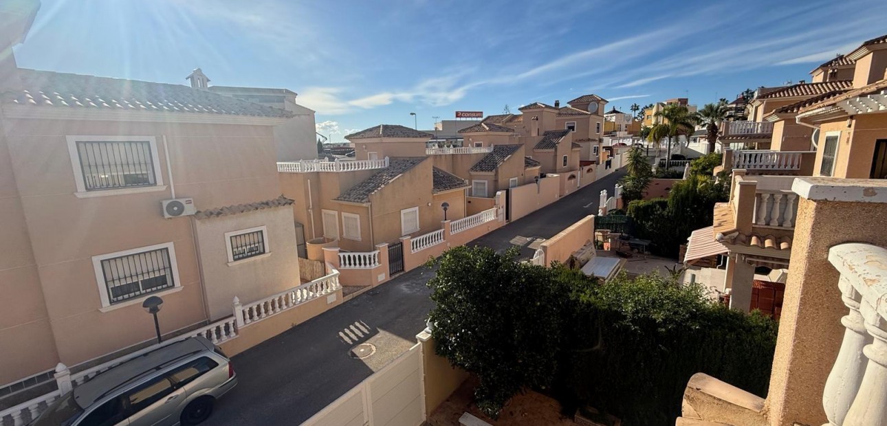 Sale - Villa -
Orihuela Costa - La Florida