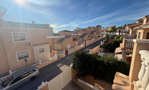 Sale - Villa -
Orihuela Costa - La Florida