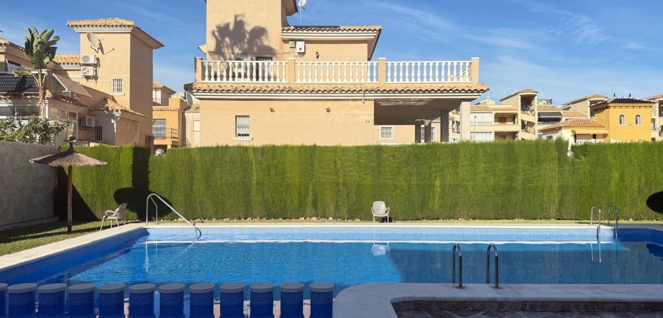 Sale - Villa -
Orihuela Costa - La Florida