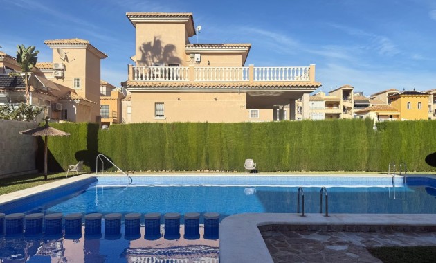 Sale - Villa -
Orihuela Costa - La Florida