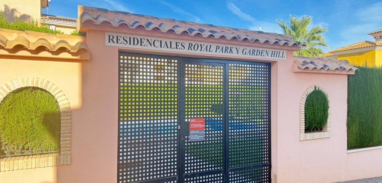 Sale - Villa -
Orihuela Costa - La Florida