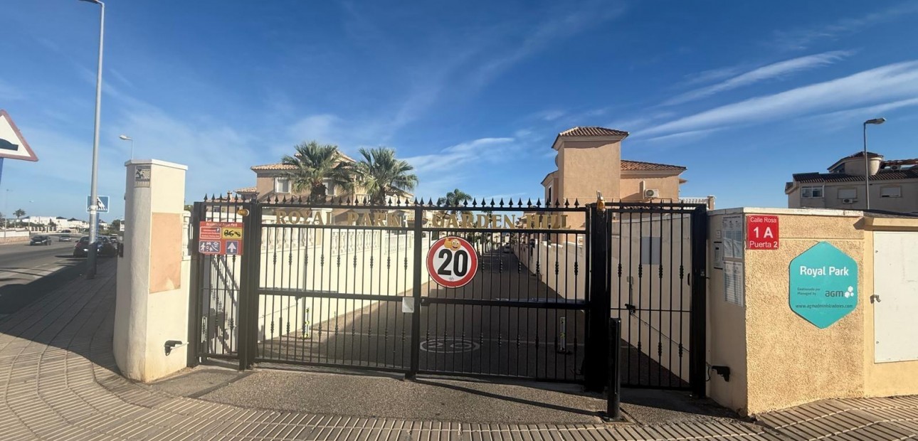 Sale - Villa -
Orihuela Costa - La Florida