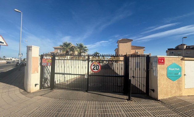 Sale - Villa -
Orihuela Costa - La Florida