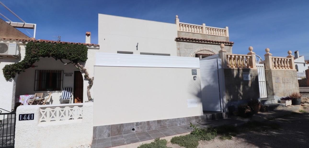 Sale - Townhouse -
Torrevieja - San Luis