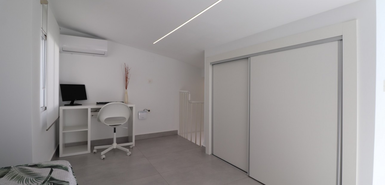 Sale - Townhouse -
Torrevieja - San Luis