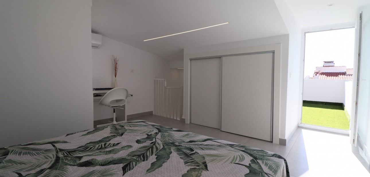 Sale - Townhouse -
Torrevieja - San Luis