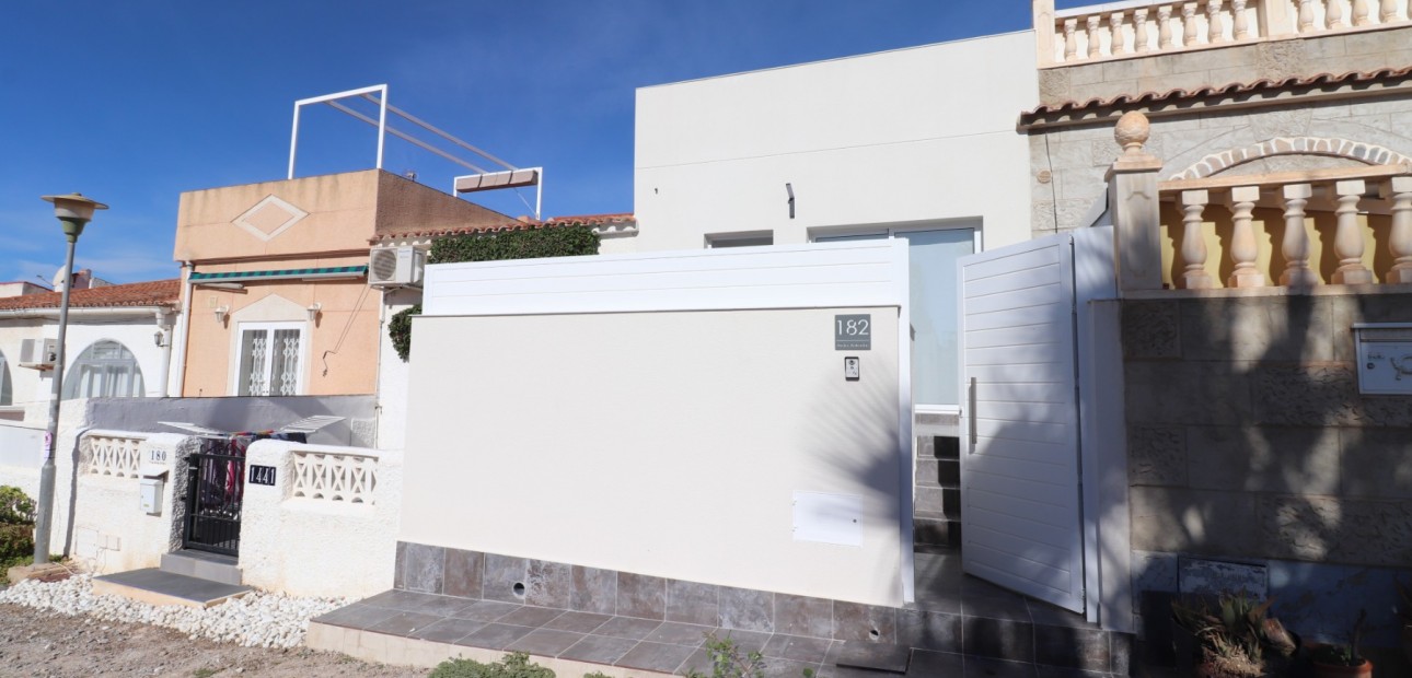 Sale - Townhouse -
Torrevieja - San Luis