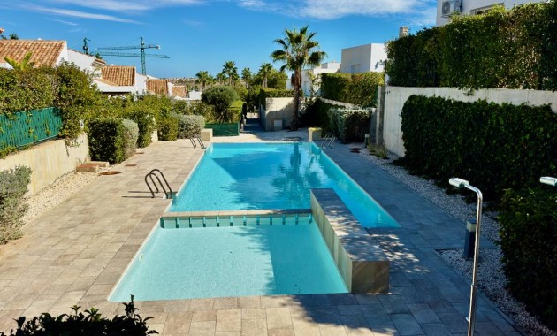 Sale - Villa -
Algorfa - La Finca Golf Resort
