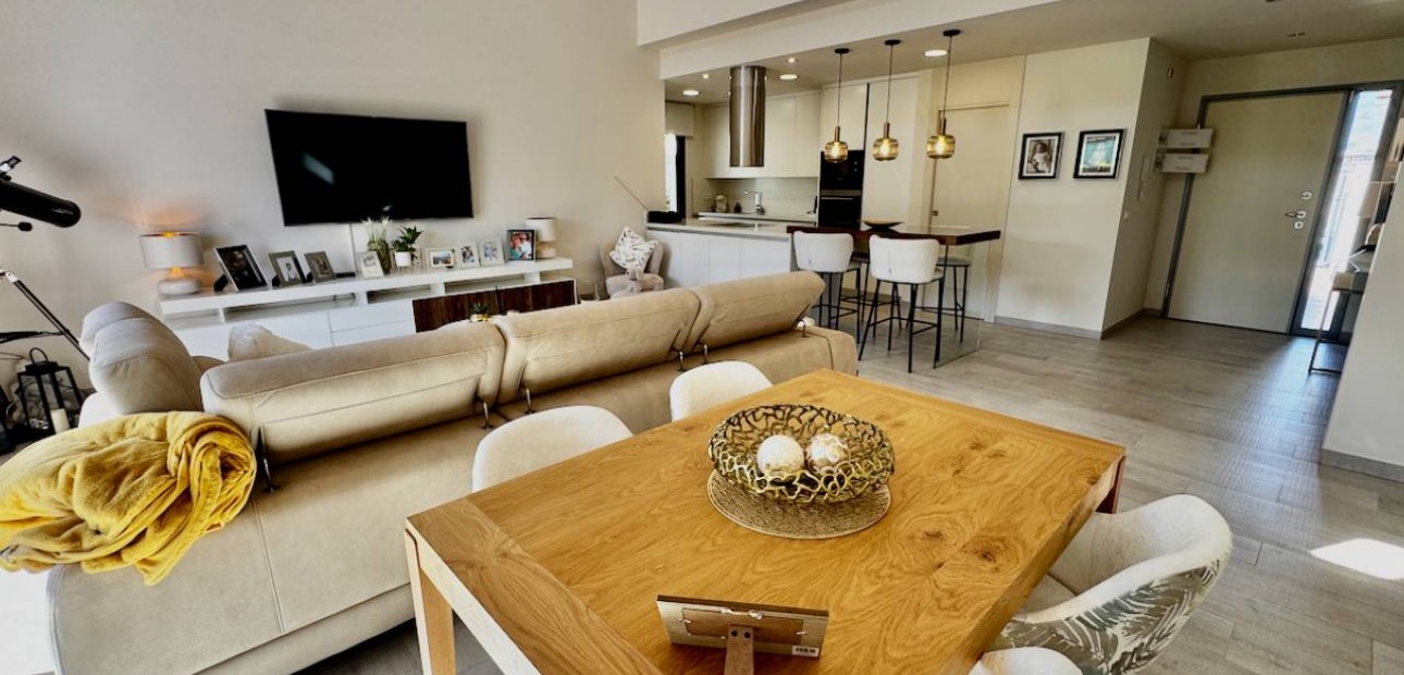 Sale - Villa -
Algorfa - La Finca Golf Resort