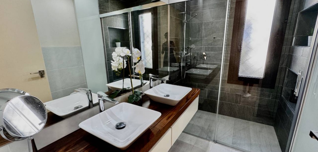 Sale - Villa -
Algorfa - La Finca Golf Resort