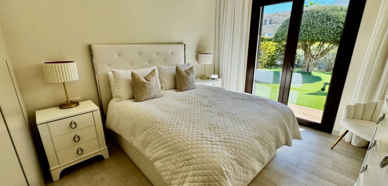 Sale - Villa -
Algorfa - La Finca Golf Resort