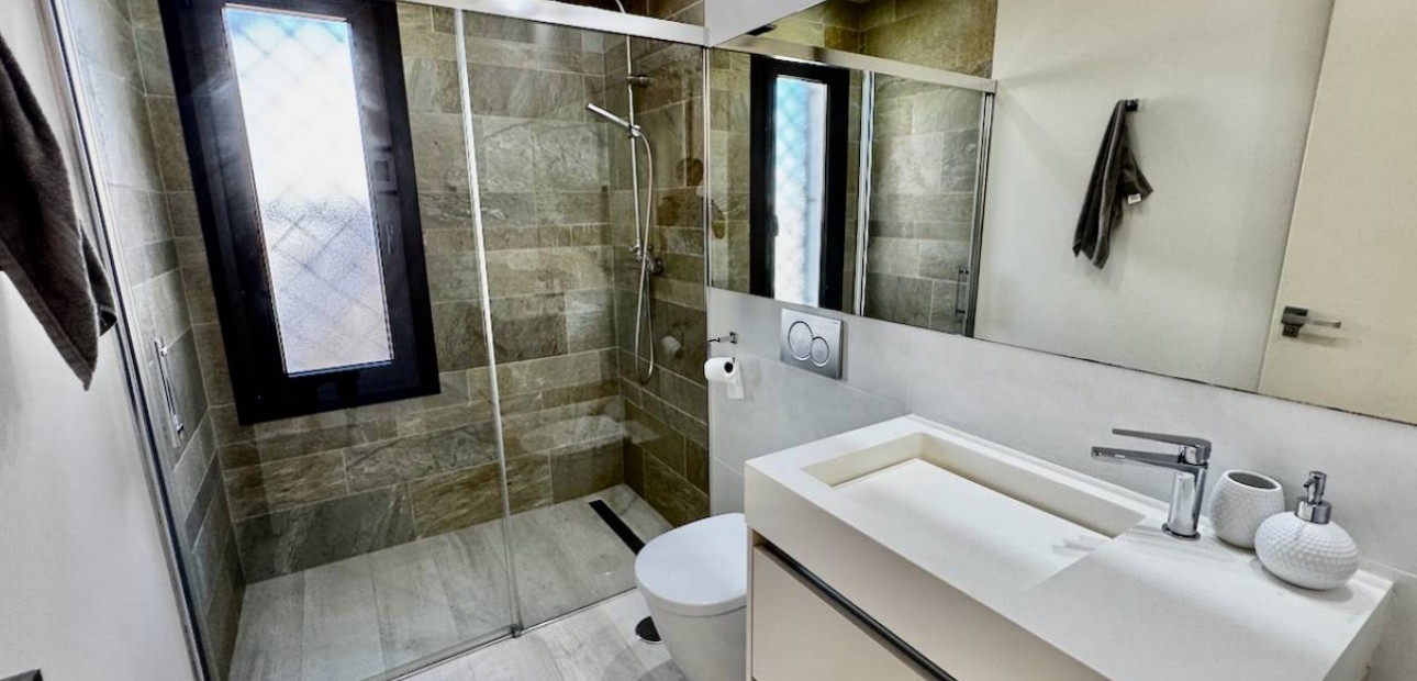 Sale - Villa -
Algorfa - La Finca Golf Resort