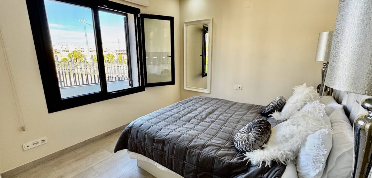 Sale - Villa -
Algorfa - La Finca Golf Resort