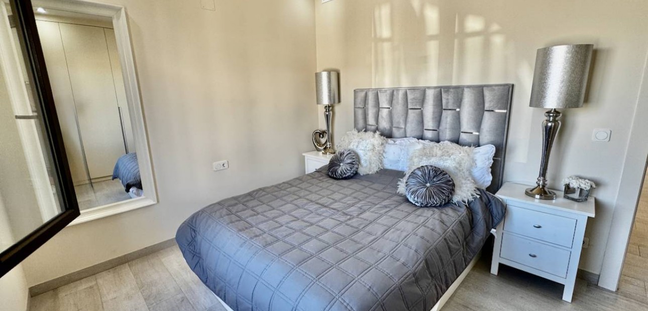 Sale - Villa -
Algorfa - La Finca Golf Resort