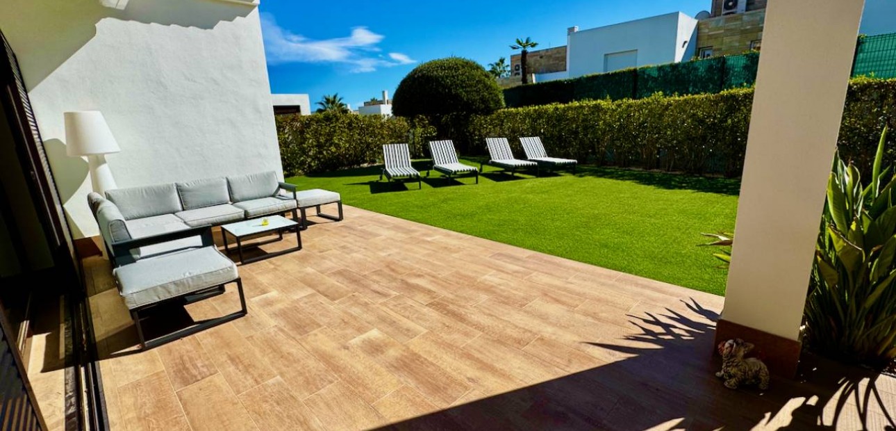 Sale - Villa -
Algorfa - La Finca Golf Resort