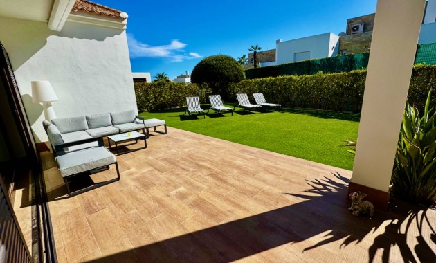 Sale - Villa -
Algorfa - La Finca Golf Resort