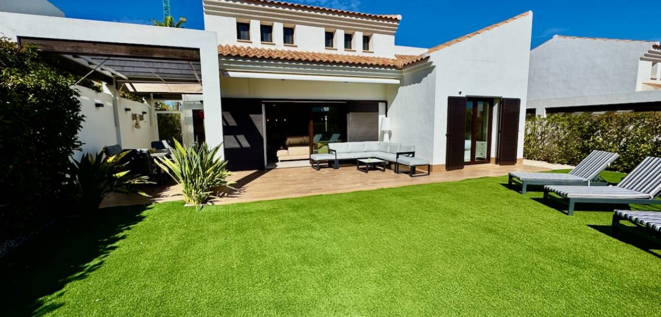 Sale - Villa -
Algorfa - La Finca Golf Resort