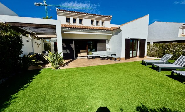 Sale - Villa -
Algorfa - La Finca Golf Resort