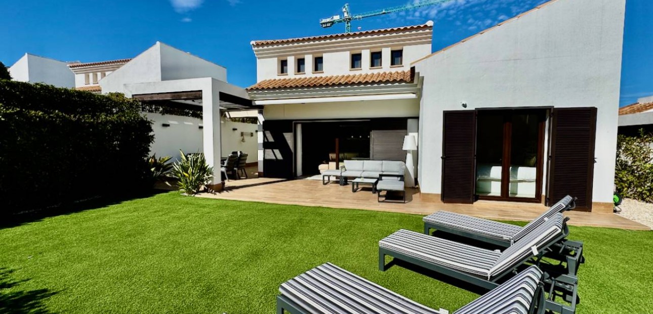 Sale - Villa -
Algorfa - La Finca Golf Resort