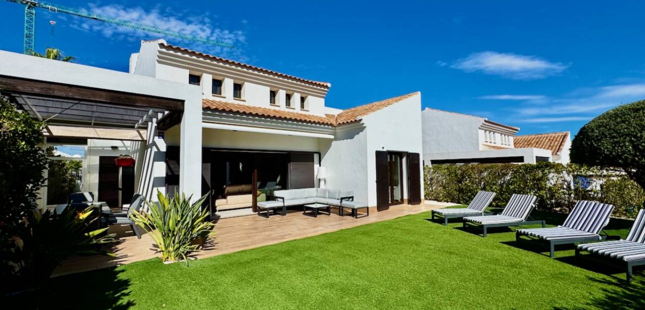 Sale - Villa -
Algorfa - La Finca Golf Resort