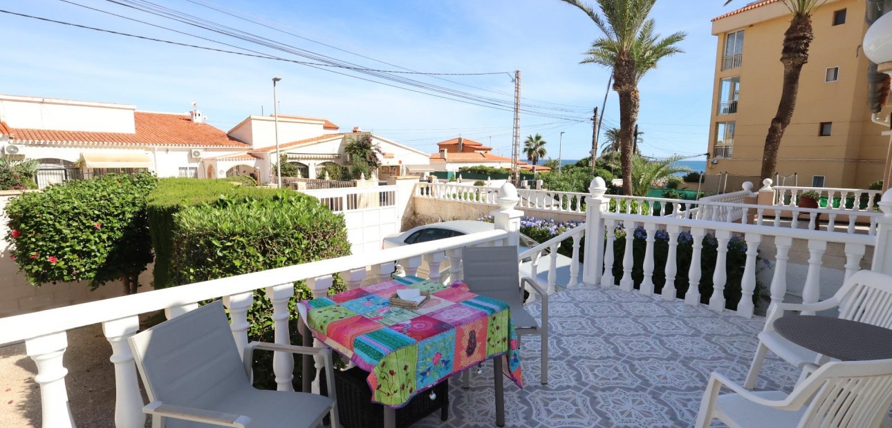 Venta - Terraced house -
Torrevieja - Punta prima