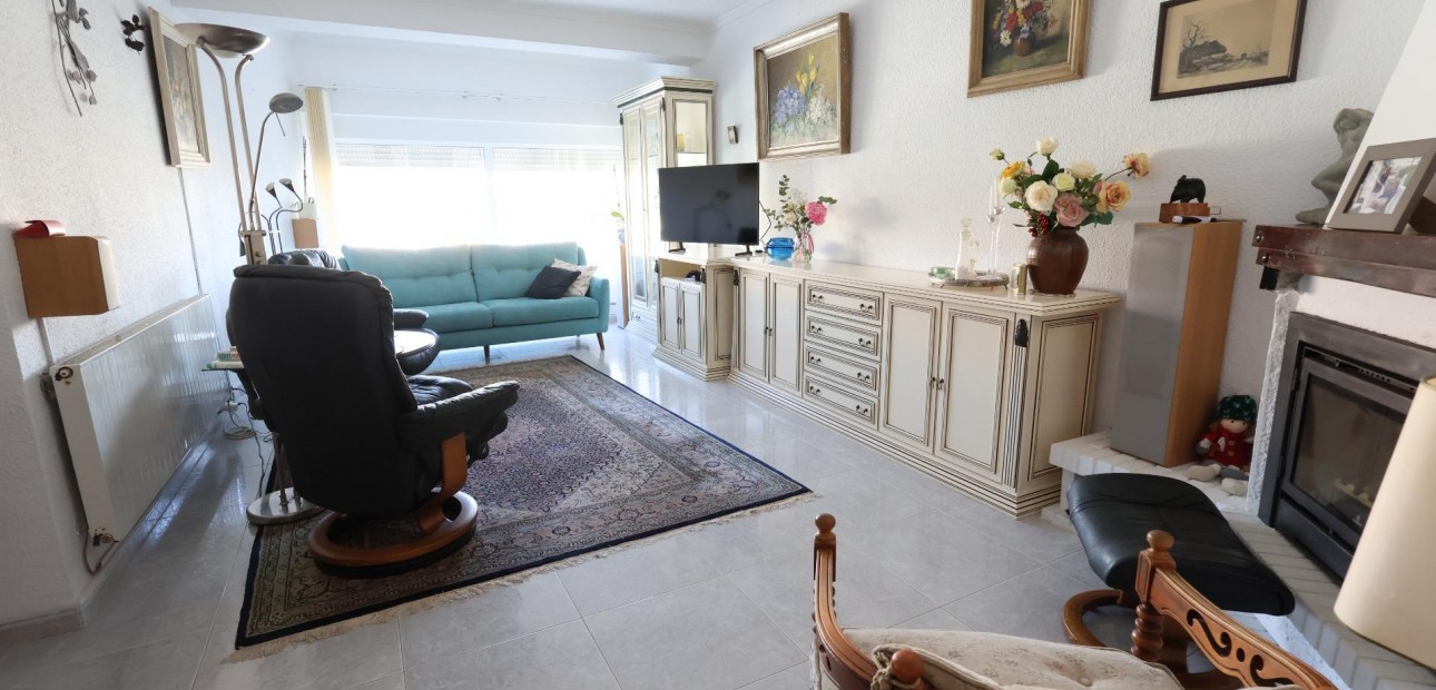 Venta - Terraced house -
Torrevieja - Punta prima